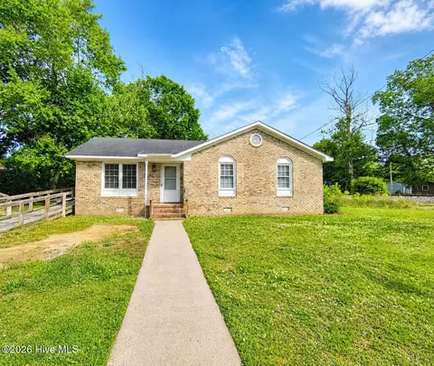 3649 S Walnut St, Farmville, NC 27828