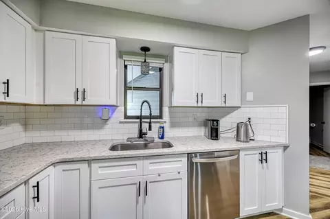 Kitchen - 710 472 Azalea Dr #472, Hampstead, NC 28443 photo 4 of 4