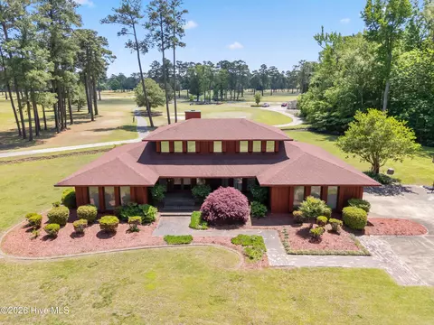 201 Country Club Dr, Elizabeth City, NC 27909