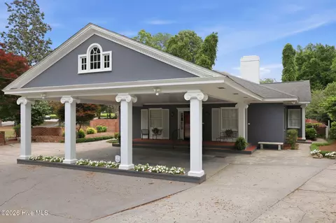 1207 Country Club Dr, Kinston, NC 28504