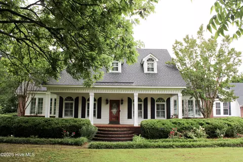 609 Robeson Ave, Lake Waccamaw, NC 28450