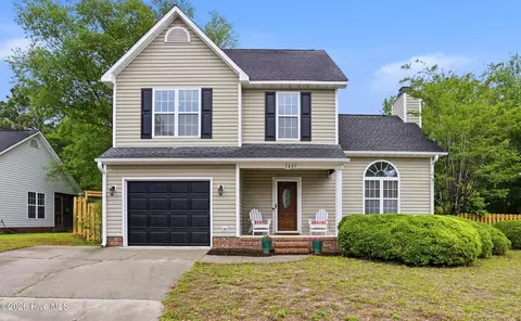 1421 Stonington Dr, Wilmington, NC 28412