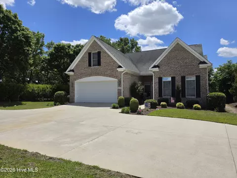 415 Honeysuckle Ct, Greenville, NC 27834