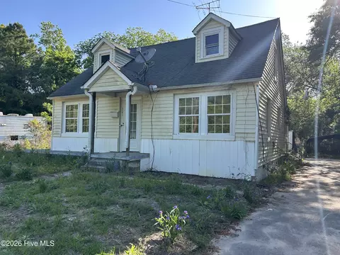 321 Pine St, Kinston, NC 28501