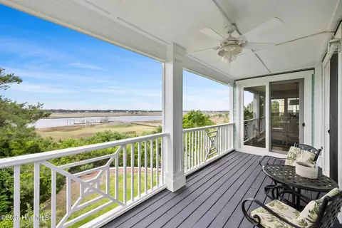 5000 Oquinn Blvd SE # B, Southport, NC 28461