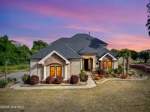 202 River Dr, Southport, NC 28461