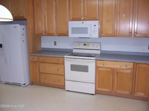 Kitchen - 580 Pinehurst Trace Dr, Pinehurst, NC 28374 photo 2 of 2