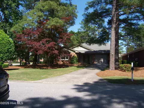 580 Pinehurst Trace Dr, Pinehurst, NC 28374