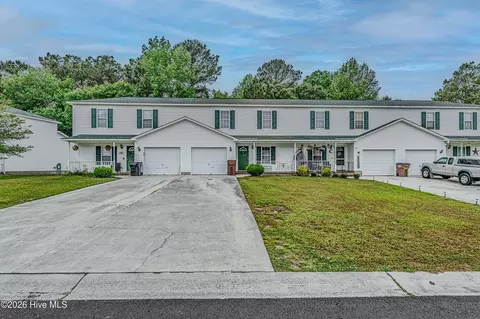 204 Winners Cir S, Jacksonville, NC 28546