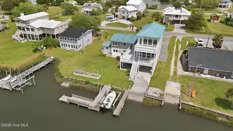 113 Cedar Ln, Cedar Point, NC 28584