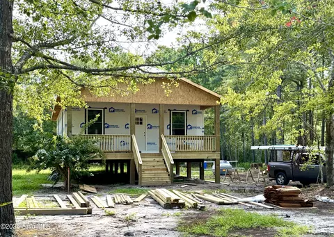 Exterior - 93 J E Batson Rd, Hampstead, NC 28443 photo 2 of 4