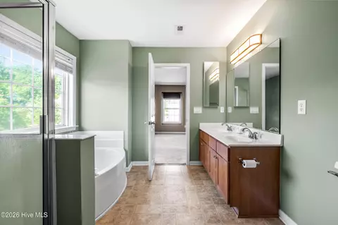 Bath - 301 Ashburn Ln, Durham, NC 27703 photo 3 of 4