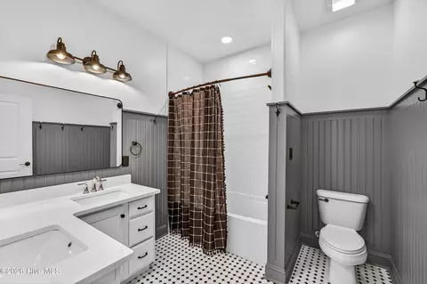 Bath - 635 Richlands Loop Rd, Richlands, NC 28574 photo 3 of 6