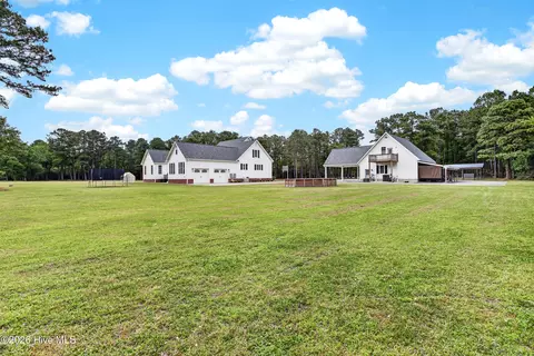 Exterior - 635 Richlands Loop Rd, Richlands, NC 28574 photo 3 of 6