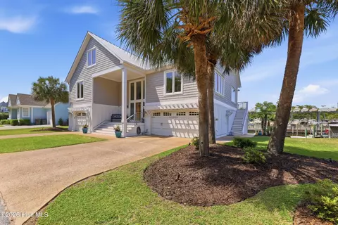 907 Radnor Rd, Wilmington, NC 28409