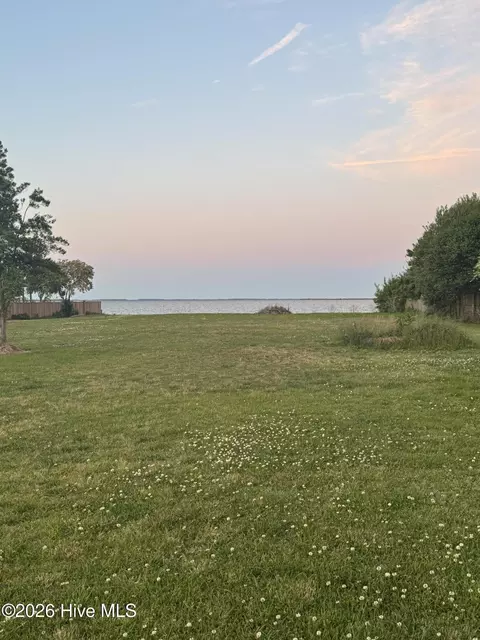 118 E Canvasback Dr, Currituck, NC 27929