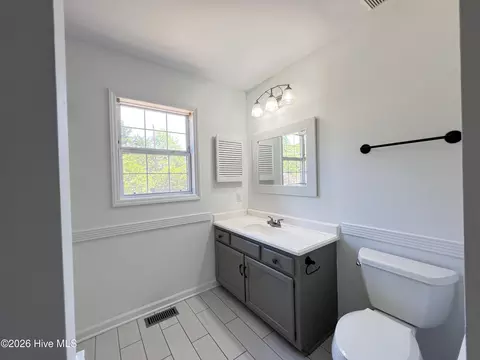 Bath - 10 Beryl Cir, Pinehurst, NC 28374 photo 2 of 9