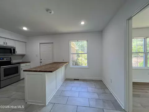 Kitchen - 10 Beryl Cir, Pinehurst, NC 28374 photo 3 of 4