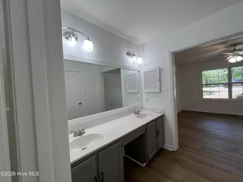 Bath - 10 Beryl Cir, Pinehurst, NC 28374 photo 6 of 9