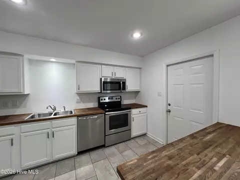 Kitchen - 10 Beryl Cir, Pinehurst, NC 28374 photo 4 of 4