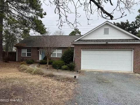 10 Beryl Cir, Pinehurst, NC 28374