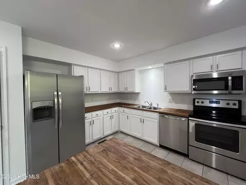 Kitchen - 10 Beryl Cir, Pinehurst, NC 28374 photo 2 of 4