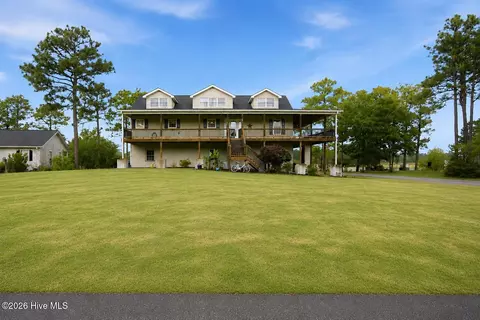 354 W South Shore Dr, Southport, NC 28461