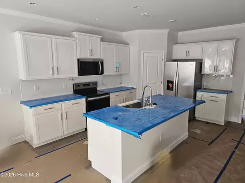 Kitchen - 562 Glitter Bay Loop, Shallotte, NC 28470 photo 2 of 2