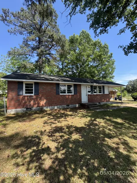 101 Armstrong Dr, Jacksonville, NC 28540