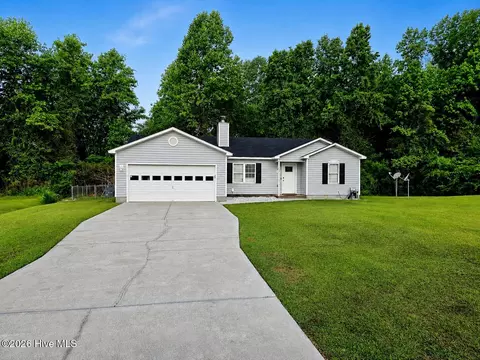 130 Nicole Ct, Jacksonville, NC 28540