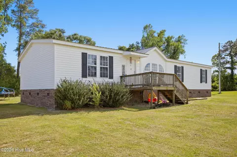 233 Baysden Pond Rd, Chinquapin, NC 28521