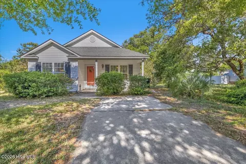 101 NE 52nd St, Oak Island, NC 28465