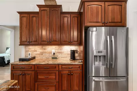 Kitchen - 152 E Winding Way, Wallace, NC 28466 photo 4 of 4