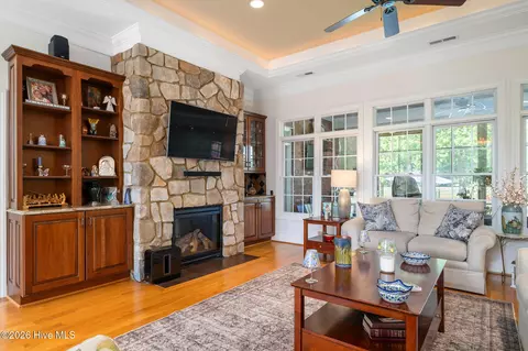 Living - 152 E Winding Way, Wallace, NC 28466 photo 2 of 2