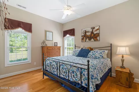 Bedroom - 152 E Winding Way, Wallace, NC 28466 photo 4 of 5
