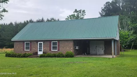 581 Hallsboro Rd, Clarkton, NC 28433