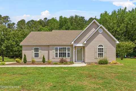 105 Henry Giddeons Dr, Teachey, NC 28464