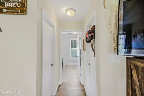 Entry Way - 104 Van Riggs Rd, Hubert, NC 28539 photo 3 of 5