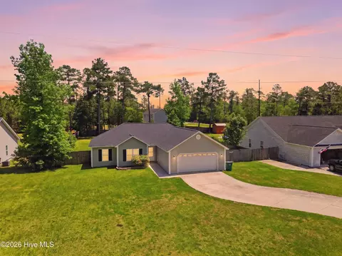 104 Van Riggs Rd, Hubert, NC 28539