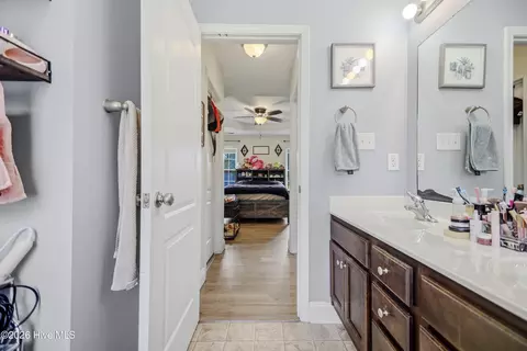 Entry Way - 104 Van Riggs Rd, Hubert, NC 28539 photo 4 of 5