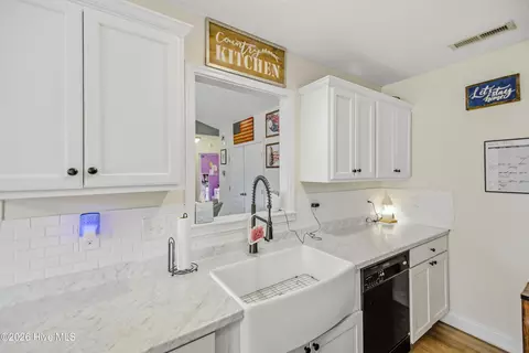 Kitchen - 104 Van Riggs Rd, Hubert, NC 28539 photo 1 of 4