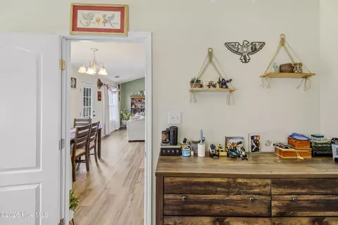 Entry Way - 104 Van Riggs Rd, Hubert, NC 28539 photo 2 of 5
