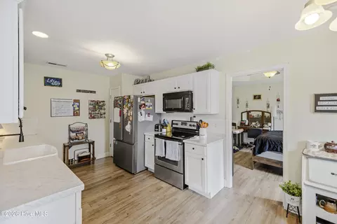Kitchen - 104 Van Riggs Rd, Hubert, NC 28539 photo 2 of 4