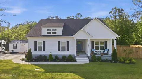 181 Finch Ln, New Bern, NC 28560