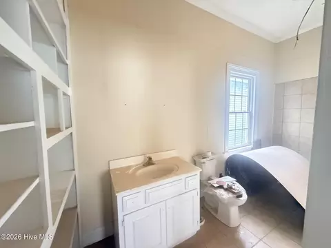 Bath - 413 Crawford Ave, Augusta, GA 30904 photo 2 of 4