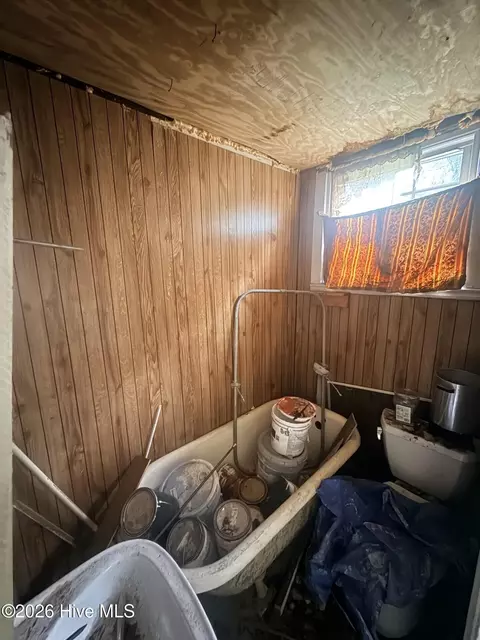 Bath - 413 Crawford Ave, Augusta, GA 30904 photo 1 of 4