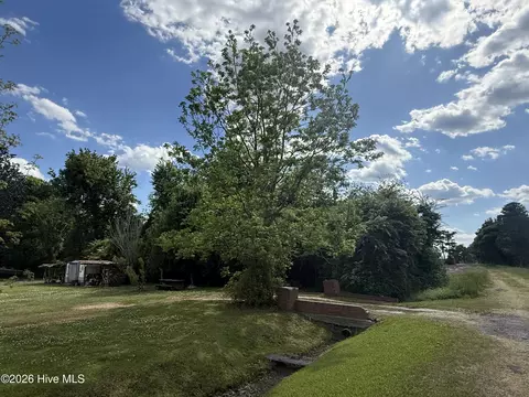 3 W Hayes St, Burgaw, NC 28425
