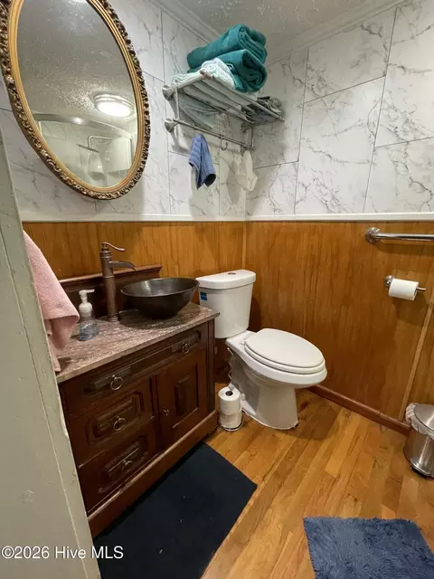 Bath - 503 E Robert Toombs Ave, Washington, GA 30673 photo 3 of 3