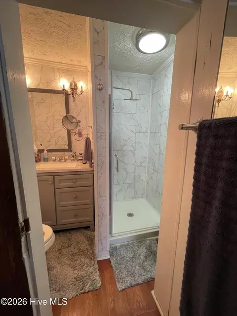 Bath - 503 E Robert Toombs Ave, Washington, GA 30673 photo 2 of 3