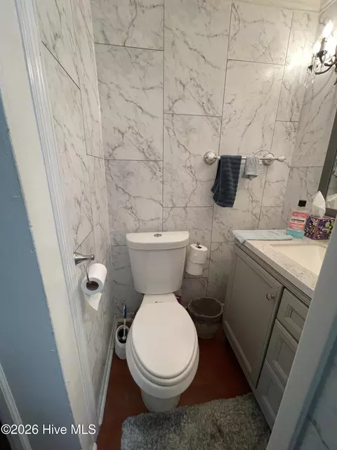 Bath - 503 E Robert Toombs Ave, Washington, GA 30673 photo 1 of 3